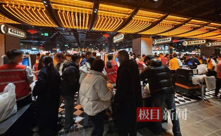 皇冠信用网如何注册_有游客在胖东来买到搬不动了:买了5000多元的年货皇冠信用网如何注册,还花了500多元的快递费