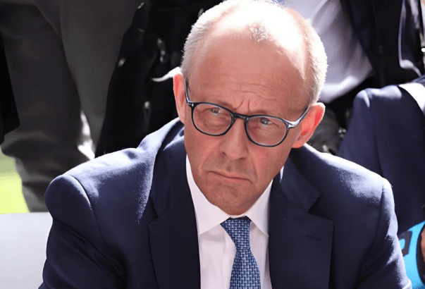 皇冠信用网怎么申请_在中国待了两天一夜皇冠信用网怎么申请，德国总理默茨变了，完全没了之前高高在上的样子