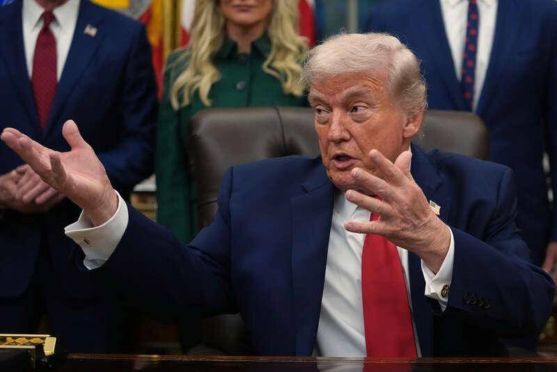 皇冠信用平台出租出售_特拉维夫上空出现鸦群皇冠信用平台出租出售，以色列疑似寻求停火，伊朗表示要为47年账“做个了断”