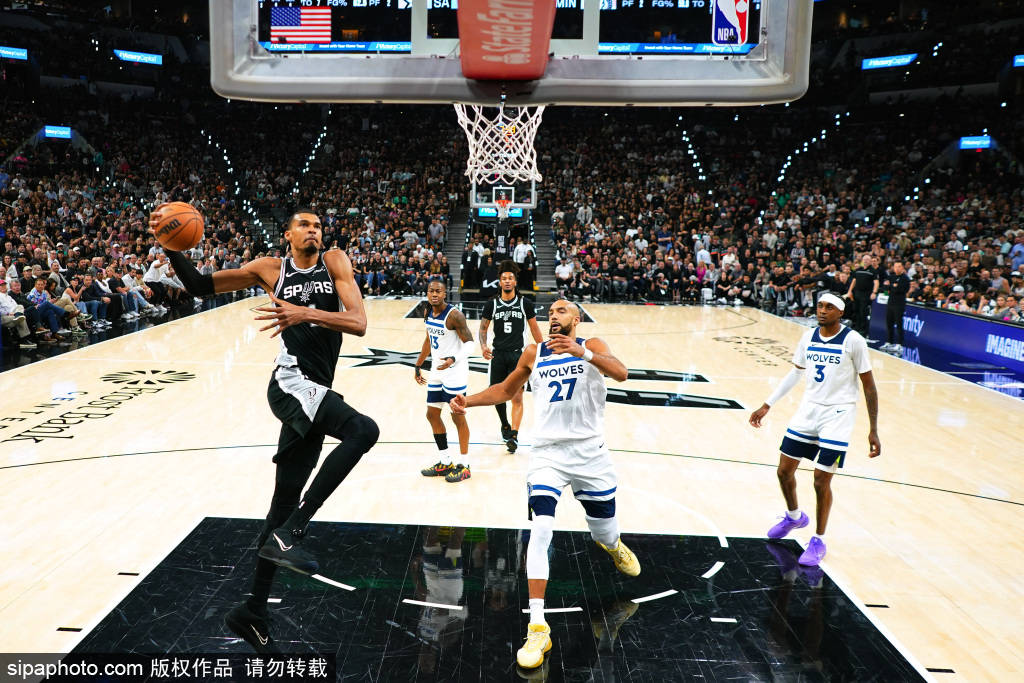 世界盃平台_魔术师预警西部未来5-7年：马刺雷霆称霸世界盃平台，湖人路在何方？