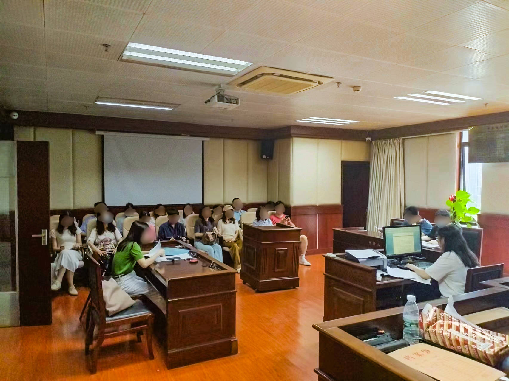 皇冠信用网需要押金吗_东莞松山湖一员工入职不久即“闪辞”皇冠信用网需要押金吗，企业依法维权获赔偿