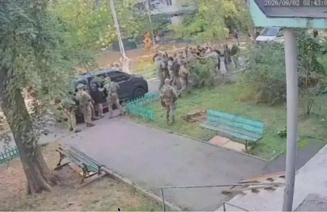 皇冠信用网注册_泽连斯基气得七窍生烟！乌克兰2大特工组织火并皇冠信用网注册，到底犯了哪门子毛病？发生了什么？