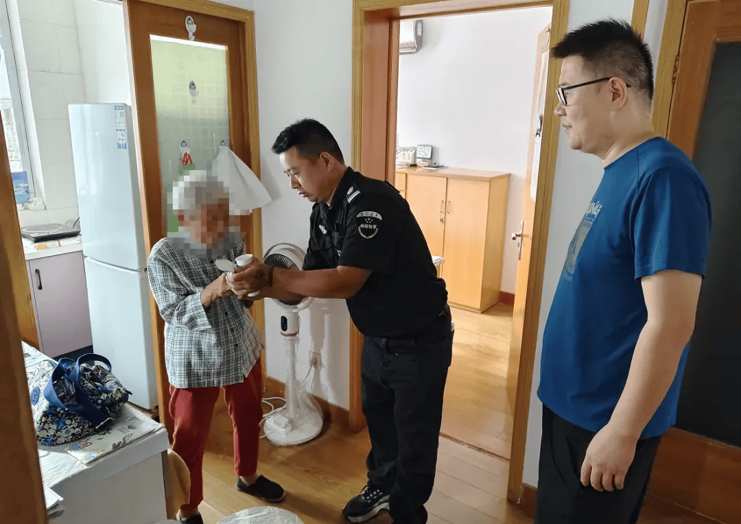 皇冠足球管理平台出租_浙江一男子刚上班皇冠足球管理平台出租，捡到3张纸条，打开还有自己名字：我已20小时，没有进食进水，帮我，求你了……
