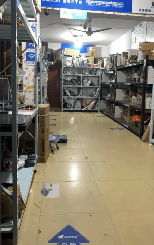 皇冠足球管理平台出租_浙江一男子刚上班皇冠足球管理平台出租，捡到3张纸条，打开还有自己名字：我已20小时，没有进食进水，帮我，求你了……