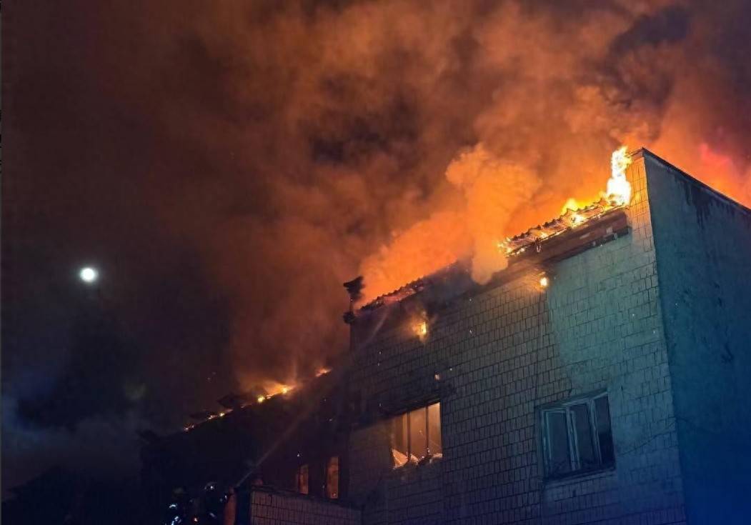 皇冠体育App下载_俄军炸翻政府大楼皇冠体育App下载，死伤数据令人难接受！朝鲜传出消息，乌军慌了