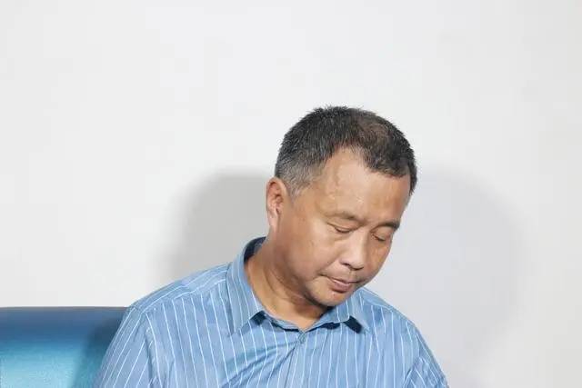 NBA季后_“流浪大师”沈巍被发现街头翻找垃圾桶NBA季后，本人否认“重回流浪生活”：是坚持节俭理念