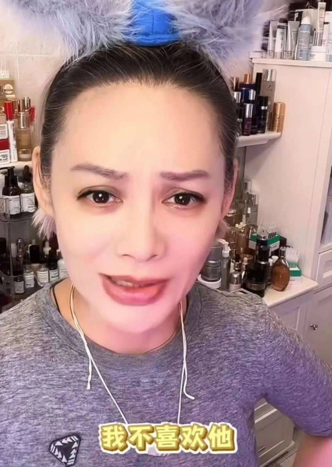 世界球会冠军杯2025_宁静回应与汪峰恋情：我不喜欢他世界球会冠军杯2025，下次传绯闻找个年轻帅气的行不