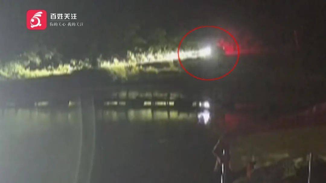 英超足球联赛_贵阳一男子连人带车冲进鱼塘！塘主：鱼死了不少英超足球联赛，车主：我当时正在……