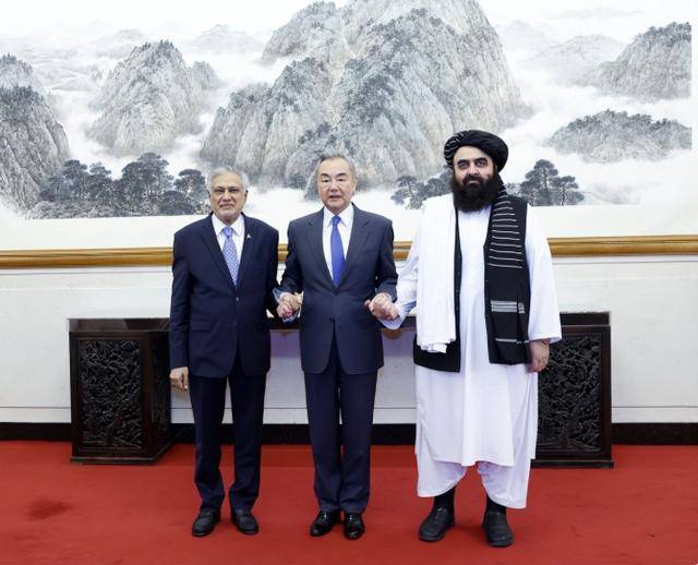 hga030皇冠安卓手机版_塔利班明确表态hga030皇冠安卓手机版，他们绝不听命于美国，中国出手，这2国都安心了