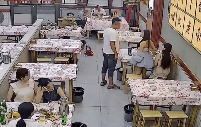 皇冠信用盘怎么申请_警方通报“女子吃夜宵被陌生男子摸头辱骂”：闵某某(男皇冠信用盘怎么申请，34岁)被拘