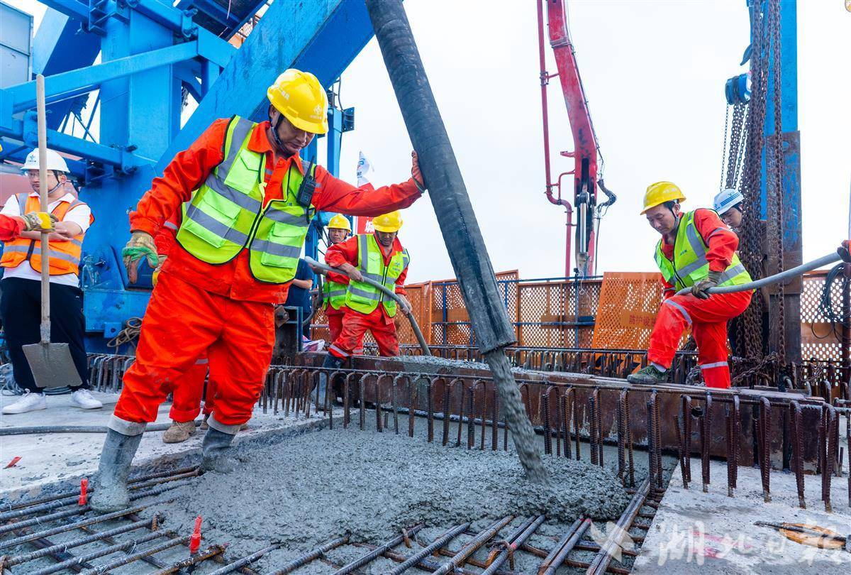 洪都拉斯国家联赛_在鄂央企承建洪都拉斯国家联赛！昌九高铁南昌扬子洲赣江公铁大桥合龙