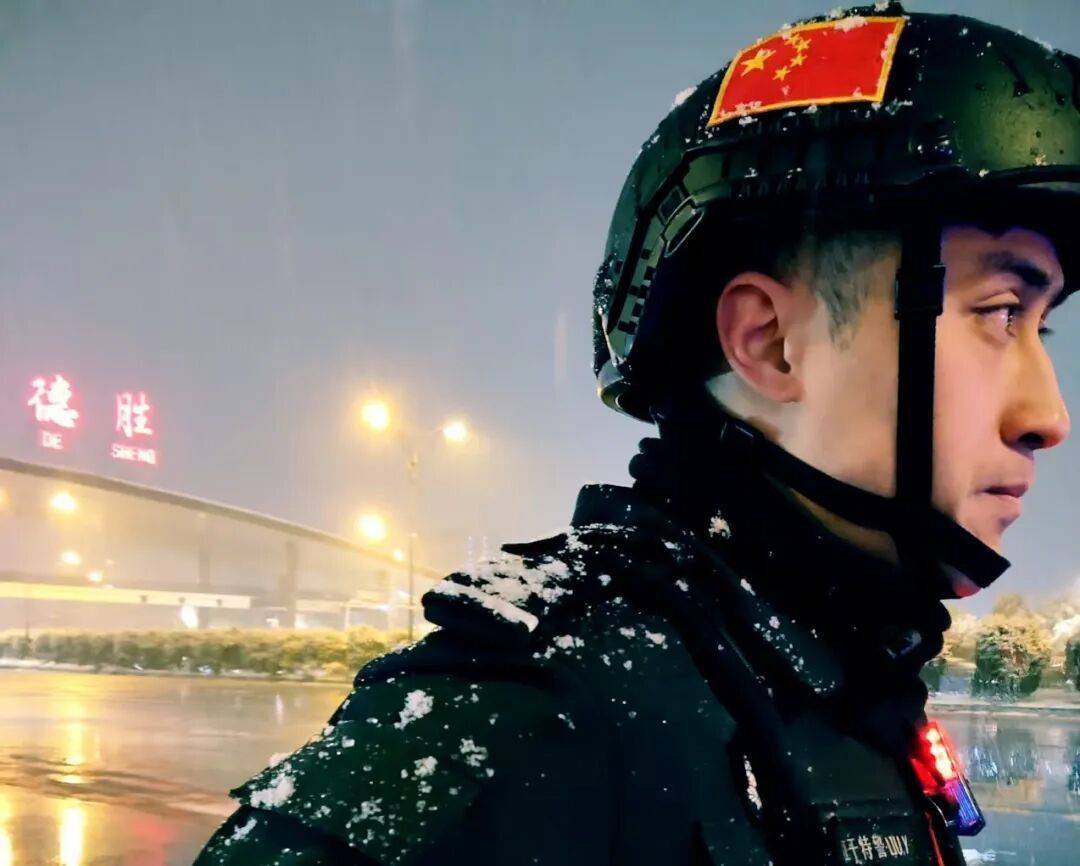 皇冠信用登3代理_杭州1米99“大长腿”交警火出圈皇冠信用登3代理，本人回应：不要关注我，这群人更了不起