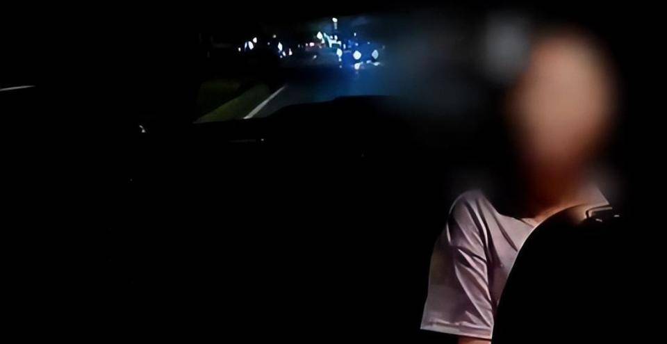 皇冠信用网址_女子打车不给高速过路费皇冠信用网址，扬言“没钱我不给，有钱我也不给” ！司机将其送回起点