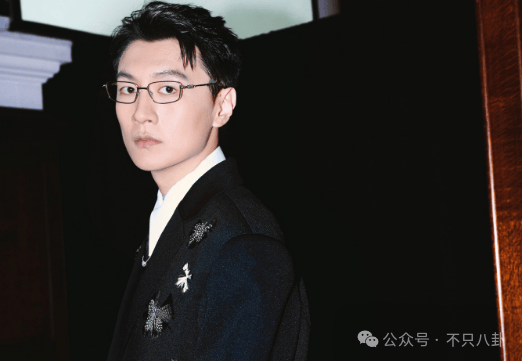 NBA篮球返水_他俩没分手但被拍到吵架了NBA篮球返水，吵得很凶......