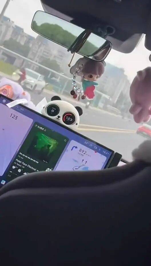 皇冠信用网注册_小米汽车市区飙至时速120公里皇冠信用网注册，跨双黄线到对向车道超车……交警回应→