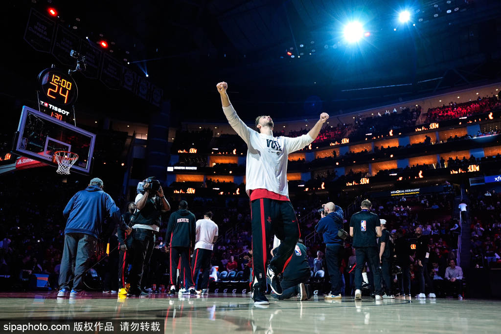 那不勒斯 vs 法兰克福_火箭签下克林特·卡佩拉：应对独行侠前场高度的战略调整