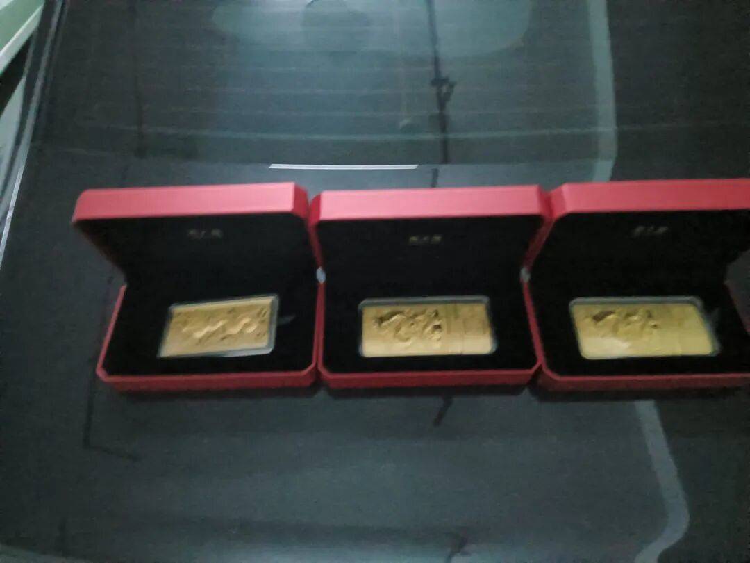 皇冠信用网代理怎么申请_股市套现170万元后皇冠信用网代理怎么申请，杭州男子豪购300克金条！老板当场报警……