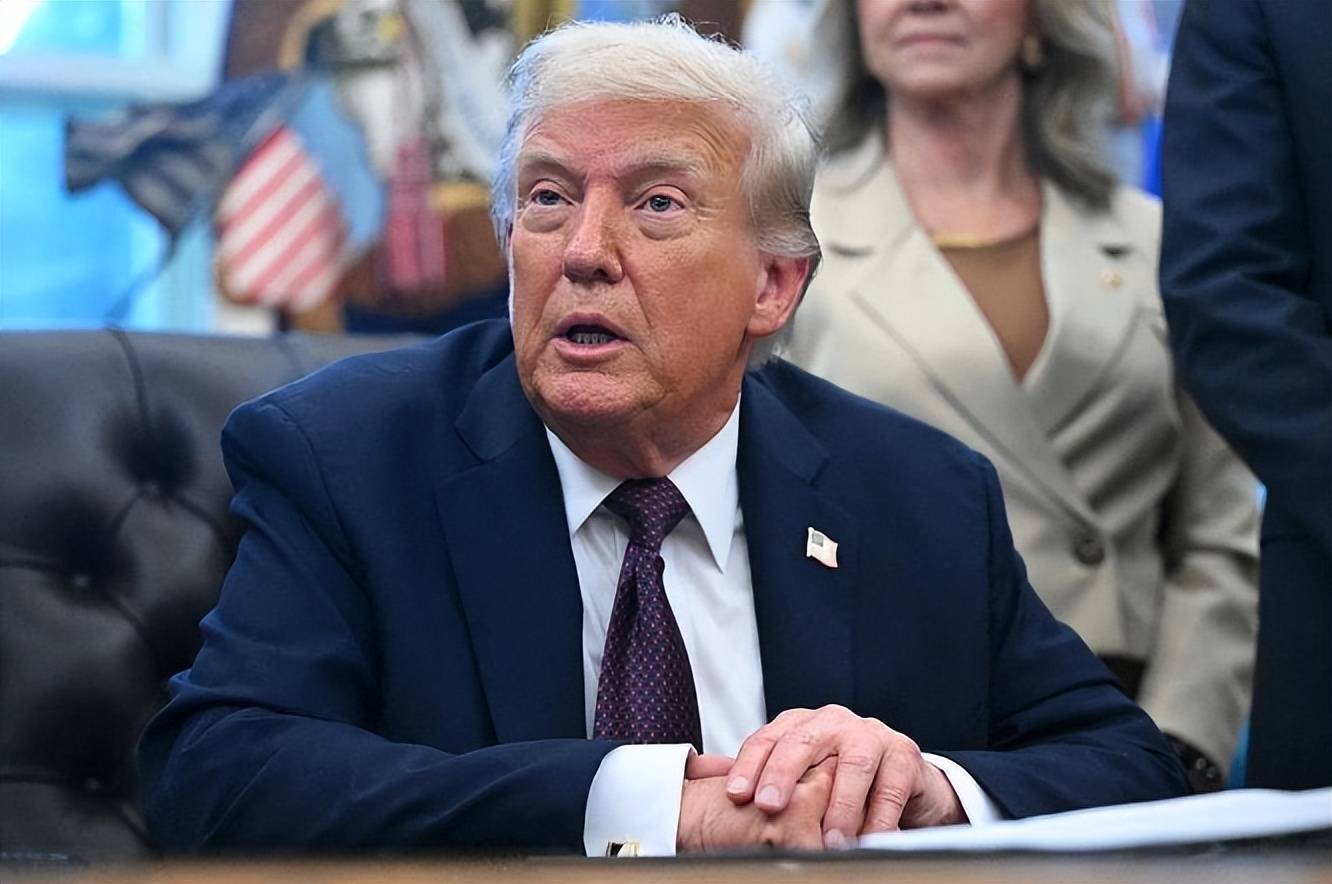 皇冠信用網网址_美国拦不住了！登上访华专机前皇冠信用網网址，当着全世界的面，马克龙做了一个大胆决定，日本加拿大急得跳脚？