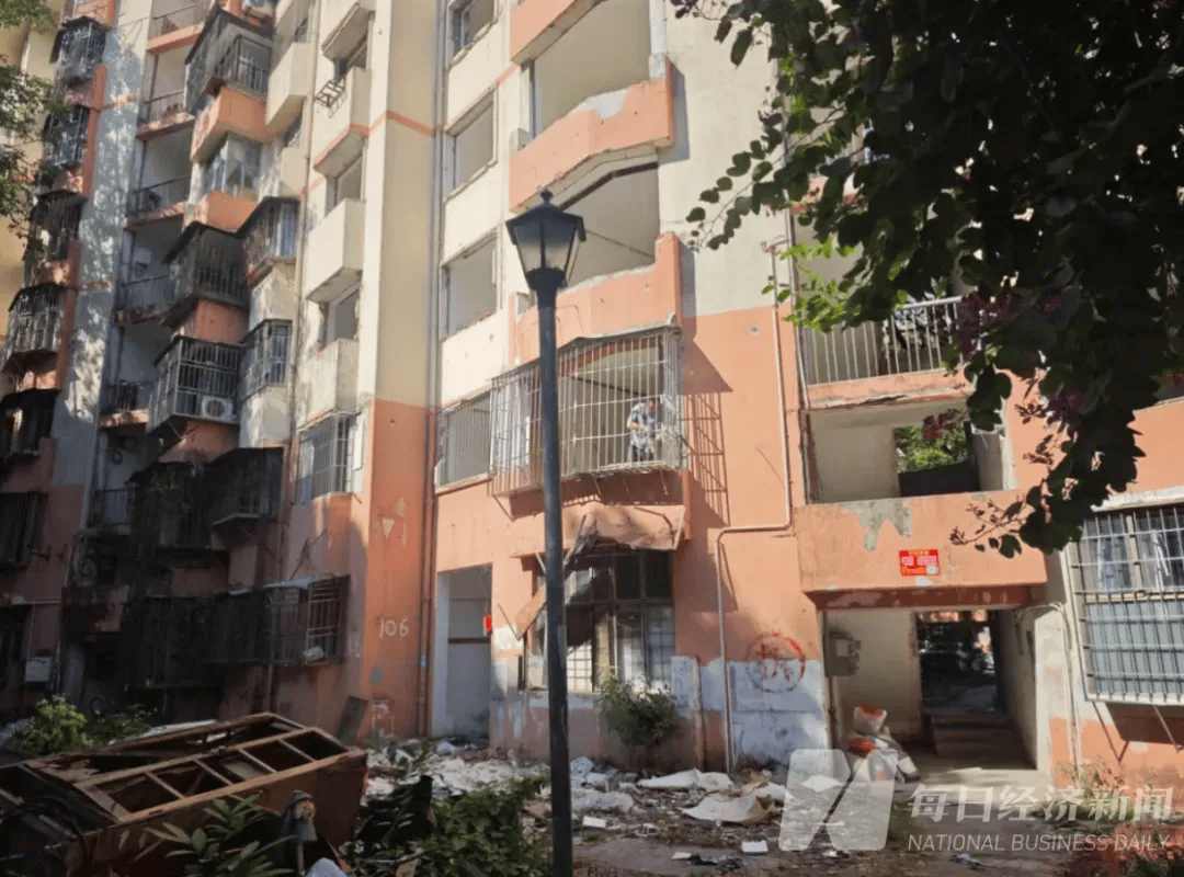 皇冠体育App下载_搬走数年后皇冠体育App下载，有业主搬回30年的老房子，深圳罗湖布心花园旧改走向何方？