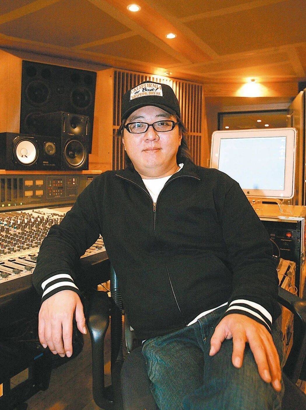 皇冠信用网代理注册_57岁音乐人袁惟仁被送急诊皇冠信用网代理注册，6年前因跌倒导致脑溢血，曾创作《征服》《梦醒了》等歌曲