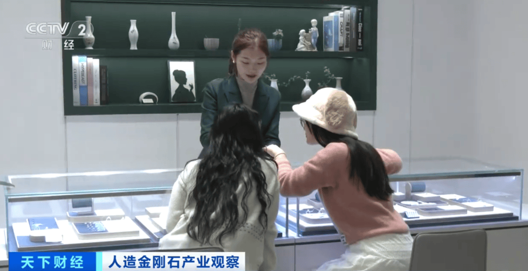 欧洲附加赛D组_价格大跳水！1克拉大钻石欧洲附加赛D组，只要3500元！1.4万元买的钻戒，如今只能卖200元，消费者：早知道就买黄金了