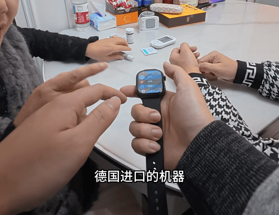 如何申请皇冠信用网_父母花84元网购“神奇手表”如何申请皇冠信用网，儿子发现能测万物：猫咪血糖5.9，吸尘器血糖7.4，父母：下次不买了