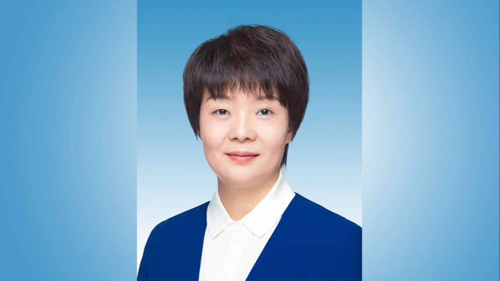 皇冠足球平台申请_江苏省人大常委会副主任张宝娟转任南京市政协党组书记