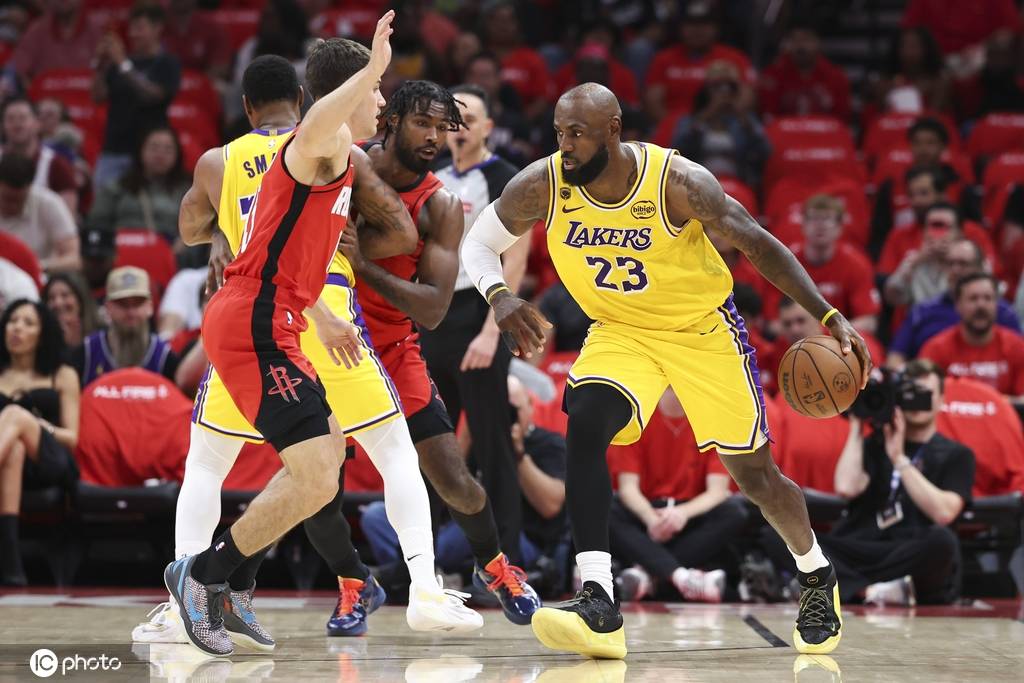 皇冠信用网怎么申请_杜兰特伤缺詹姆斯29+13 斯马特21分湖人加时胜火箭夺赛点